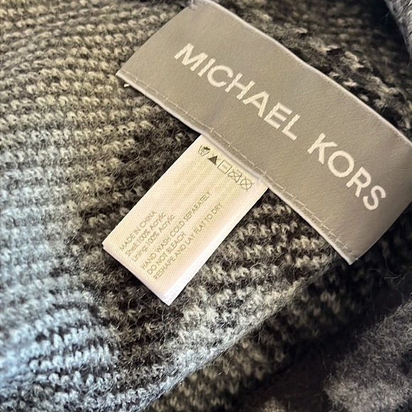 Brand New Michael Kors Black & Gray Camo Knit Beanie Hat Warm & Soft Winter Cap - Picture 10 of 11